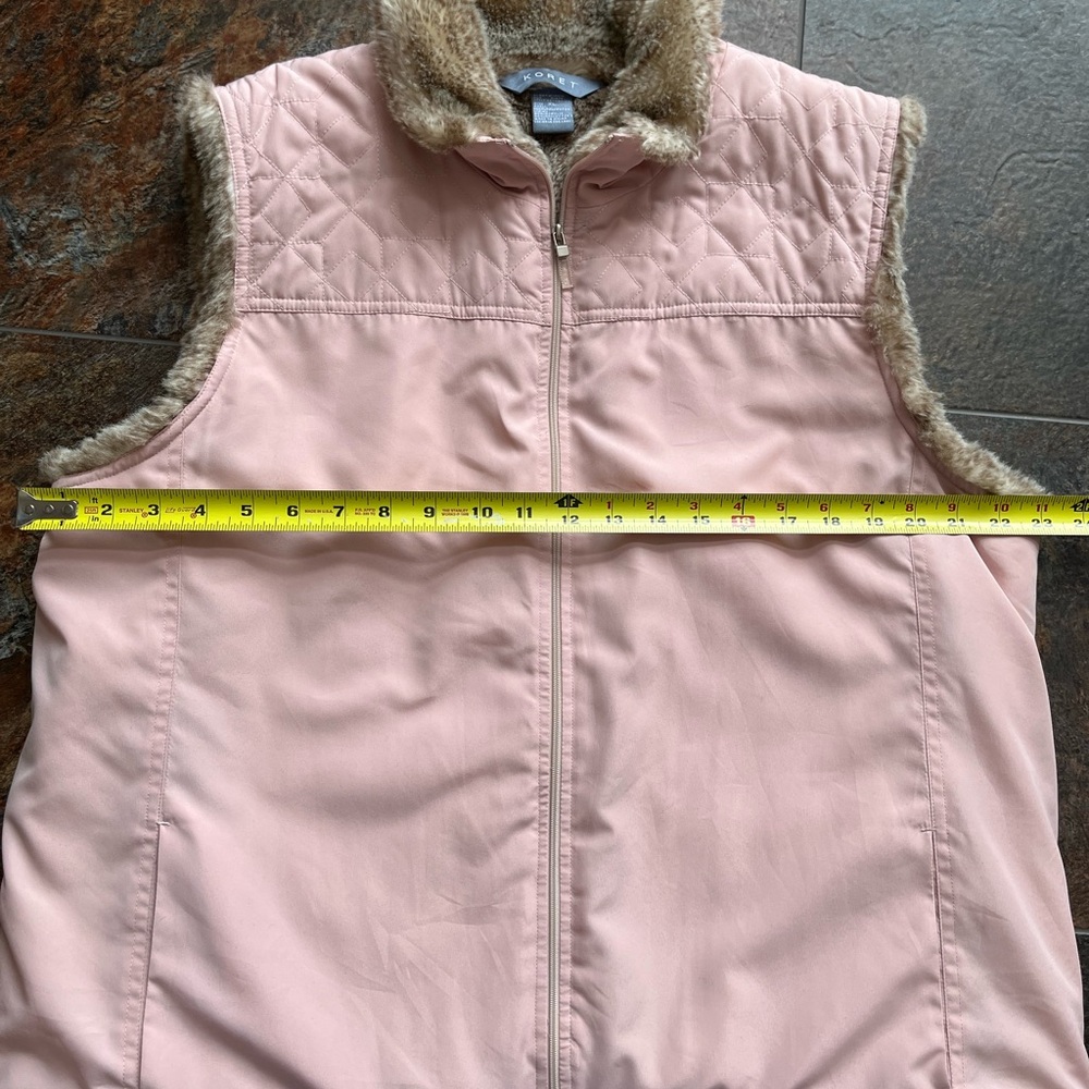 Women's Koret pale pink faux fur lined sleeveless zippered vest. Size XL - Picture 11 of 11